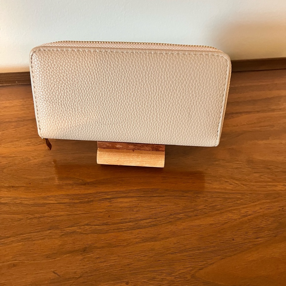 Cream Leather Zip Wallet